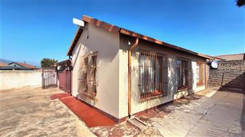 House For Sale in Soshanguve XX