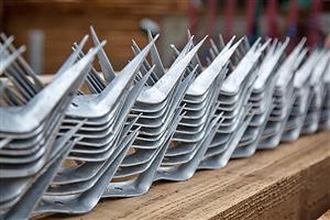 Large wall spikes
