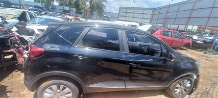 RENAULT CAPTURE 900T MANUAL ( STRIPPING FOR SPARES) 