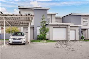 Townhouse For Sale in Eagle Canyon Golf Estate