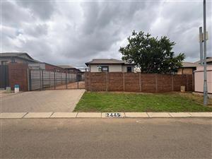 Stunning and Modern 3Bedroom & 2 Bath House in Mandalore, Witpoortjie for sale, Price R1 100 000