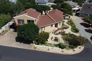 Room for All – Family Home with Private Flat