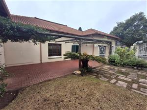 Beautiful 3 bedroom Family Home in a Secure, Sought-After Boomed Area in Boat Lake Village