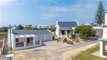 Long-Term Rental – House with Separate Flatlet  Struisbaai