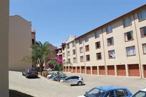 2-Bedroom Unit For Sale in Boschendal Complex, Helderkruin