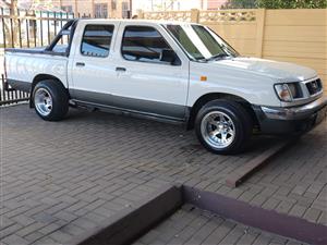 2001 Nissan Hardbody D/C 2.4i Tyres has 95 percent tread 10 rims with 225/60/R15