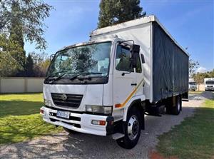 UD80 TAUTLINER TRUCK