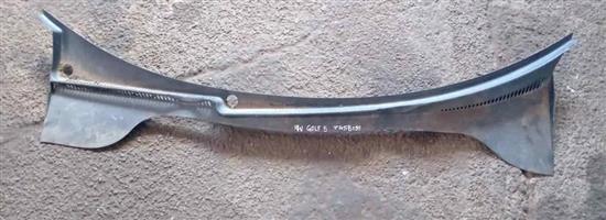 Vw Golf 5 2.0tdi wiper cowling selling