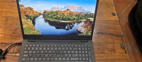 Dell Vostro laptop i5-1135G7 2.42Ghz. 512Tb SSD 16Gb RAM