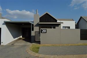 Townhouse For Sale in Glen Erasmia