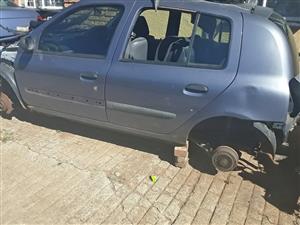 RENAULT CLIO 1 STRIPPING FOR SPARES..    NO CATALYTIC CONVERTER