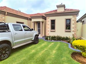 3 Bedroom Townhouse To-Let In Brakpan North.