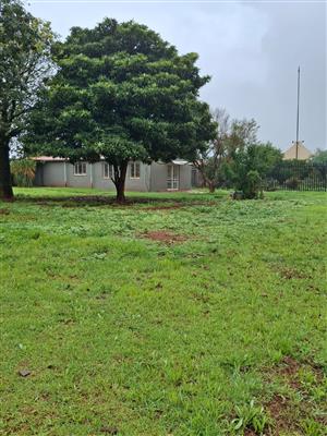 2 bedroom house to l