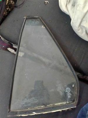 1987 TOYOTA COROLLA RIGHT AND LEFT  REAR QUARTER GLASS