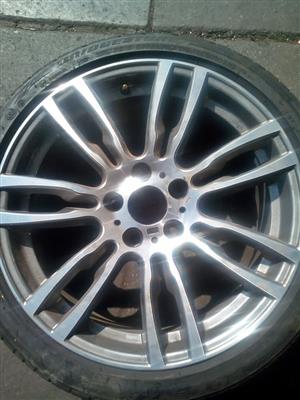 Single rear wheel 19 inches for a Bmw F30  for sell with a run flat tyres