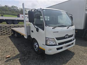 T665- 2016 HINO 300-814 FLATDECK BODY TRUCK
