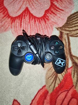 PS4 WIRED CONTROLLER, READ DESCRIPTION.