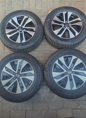 15inch VW POLO original mags with new 185/65/15 Hankook tyres set for 