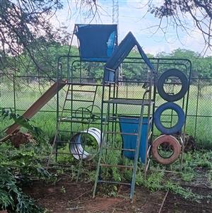 Jungle gym