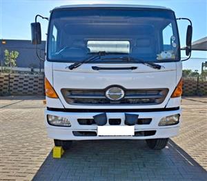 2009 Hino  Ton  Dropside