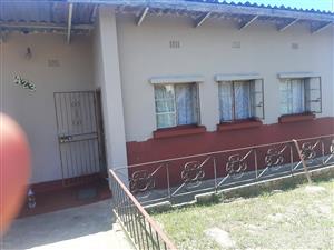 2 bedrooms home in Zwelitsha