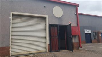 135m2 Office / Distribution space TO LET in Moreleta