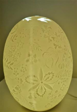 White foliage pattern hand-pierced ceramic table light LED lamp.