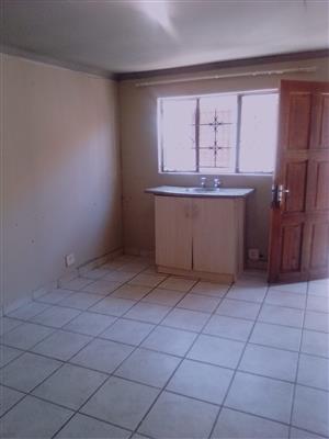 Ensuite Room to Rent in Mamelodi West, Sunvalley, Close to Denlyn