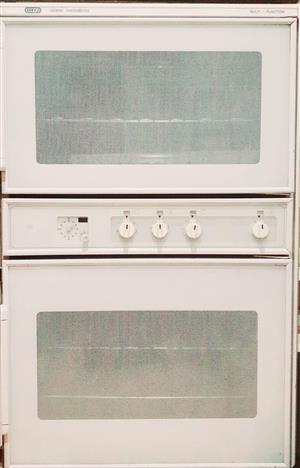 OVEN - Defy Gemini double thermofan oven.Excellent condition 