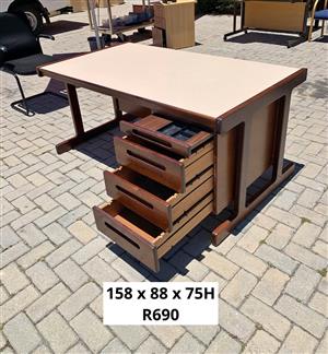 OFFICE DESK WITH DRAWERS