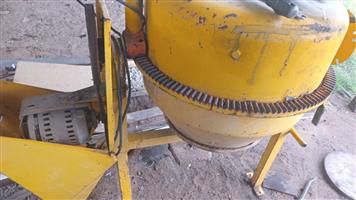 Electric concrete mixer