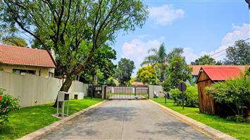 Townhouse For Sale in Douglasdale