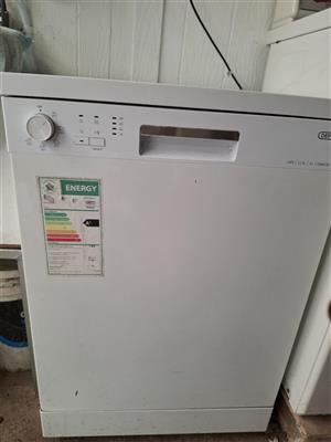 DeFy Dishwasher for sale in an excellent condition like new.