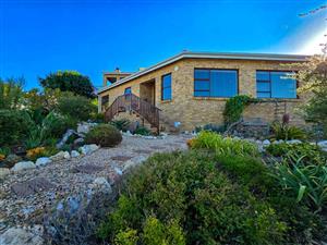 House For Sale in Still Bay West