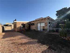 Prime Location – Low Maintenance Family Home in Kabeljous
