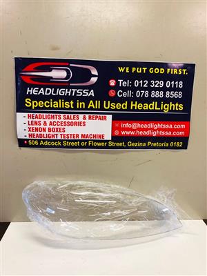 Volvo V40 right side headlight replacement lens (2017)