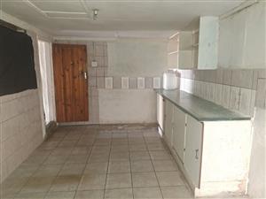 Haddon Turffontein backroom to rent