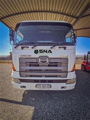 Toyota Hino 700 Truck