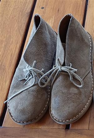 Shoes for sale UK5 in good condition.
