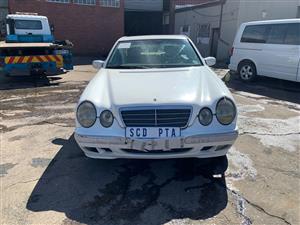 2001 MERCEDES E240