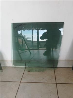 Vw Amarok left back door glass original Vw perfect
