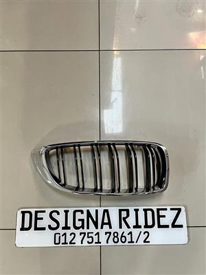 BMW F82 M4 FRONT BUMPER RIGHT KIDNEY GRILL AVAILABLE.