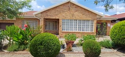 2 Bedroom Townhouse For Sale in Parys