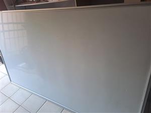 Parrot White Board ( W1200mm x L2000mm ). Incl. 50 Assorted Reading Books.
