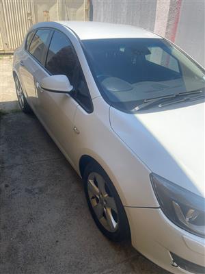 Opel Astra J 2010 Model