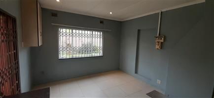 Stunning bachelor pad offered for rent in Bluff Durban 