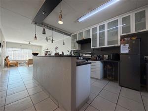 Townhouse For Sale in Brackenhurst