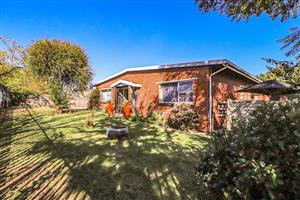 Spacious Three-Bedroom Home with Two-Bedroom Flatlet in Lilianton