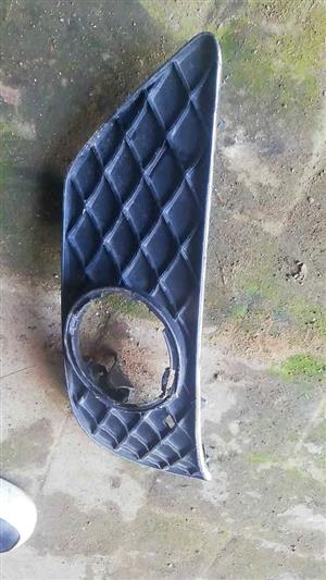 MERCEDES-BENZ W RIGHT FOG LIGHT COVER FOR SALE  DELIVERY AVAILABLE COUNTRY WIDE 
