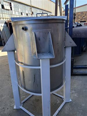 Milk Tank with Temperature Gauge